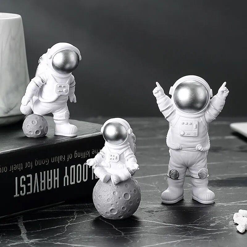 Simple and Cute Resin Astronaut Mini Ornaments - EAEOO