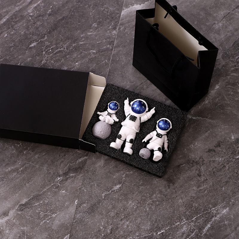 Simple and Cute Resin Astronaut Mini Ornaments - EAEOO